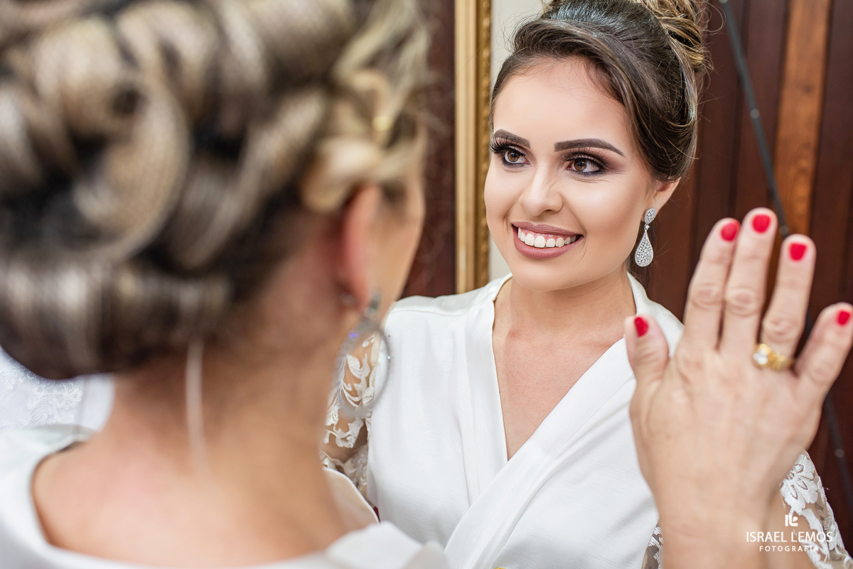 make da noiva barbara, realizado na na Erica damas na cidade de Para de minas/MG, fotografia registrada pelo fotógrafo de casamento Israel Lemos.
