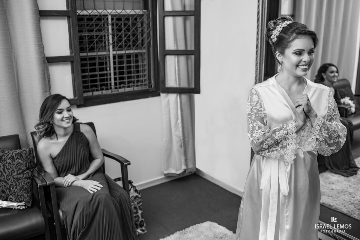 make da noiva barbara, realizado na na Erica damas na cidade de Para de minas/MG, fotografia registrada pelo fotógrafo de casamento Israel Lemos.
