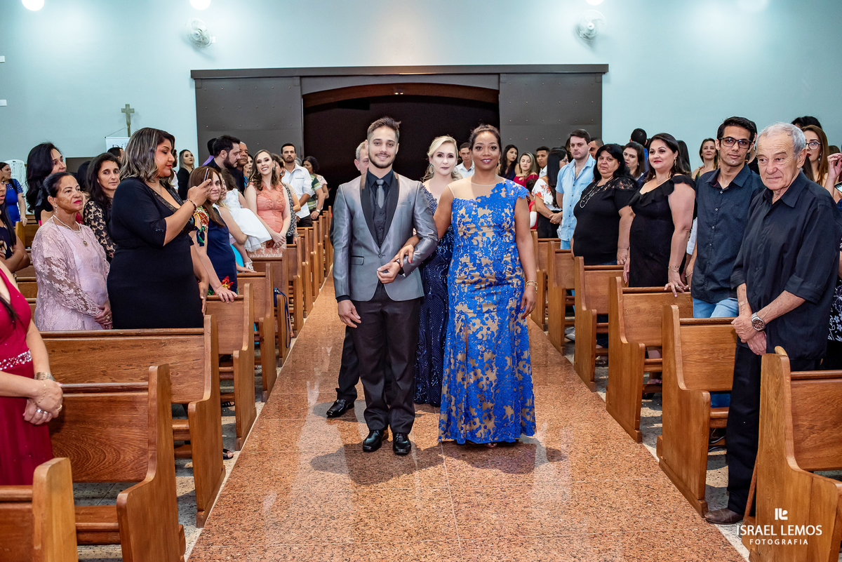 Casamento, realizado na igreja São Sebastião na cidade de Para de minas/MG, fotografia registrada pelo fotógrafo de casamento Israel Lemos.