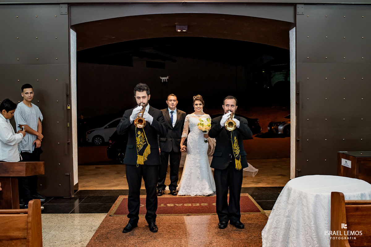 Casamento, realizado na igreja São Sebastião na cidade de Para de minas/MG, fotografia registrada pelo fotógrafo de casamento Israel Lemos.