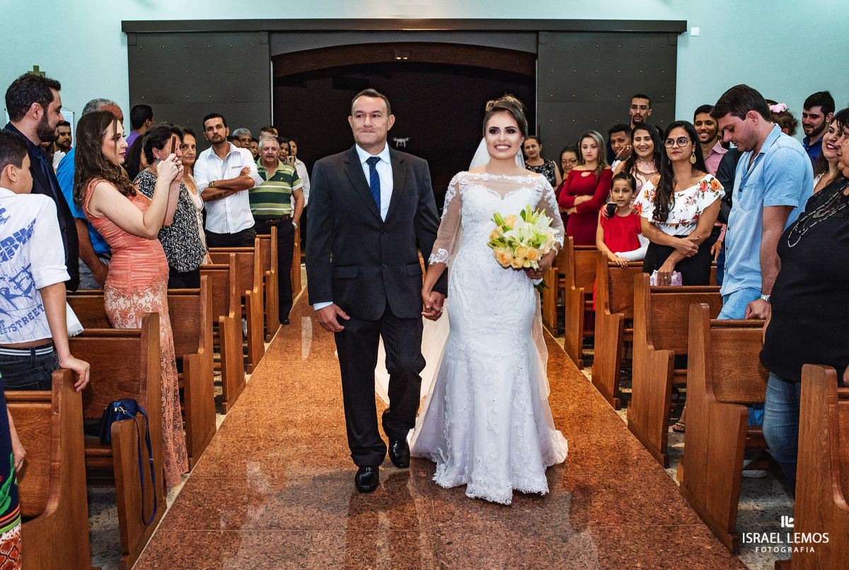 Casamento, realizado na igreja São Sebastião na cidade de Para de minas/MG, fotografia registrada pelo fotógrafo de casamento Israel Lemos.