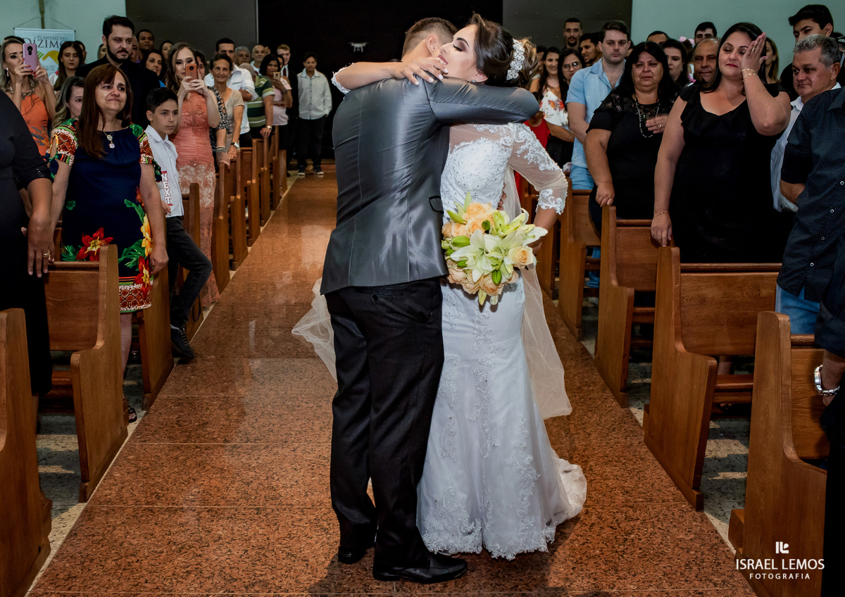 Casamento, realizado na igreja São Sebastião na cidade de Para de minas/MG, fotografia registrada pelo fotógrafo de casamento Israel Lemos.