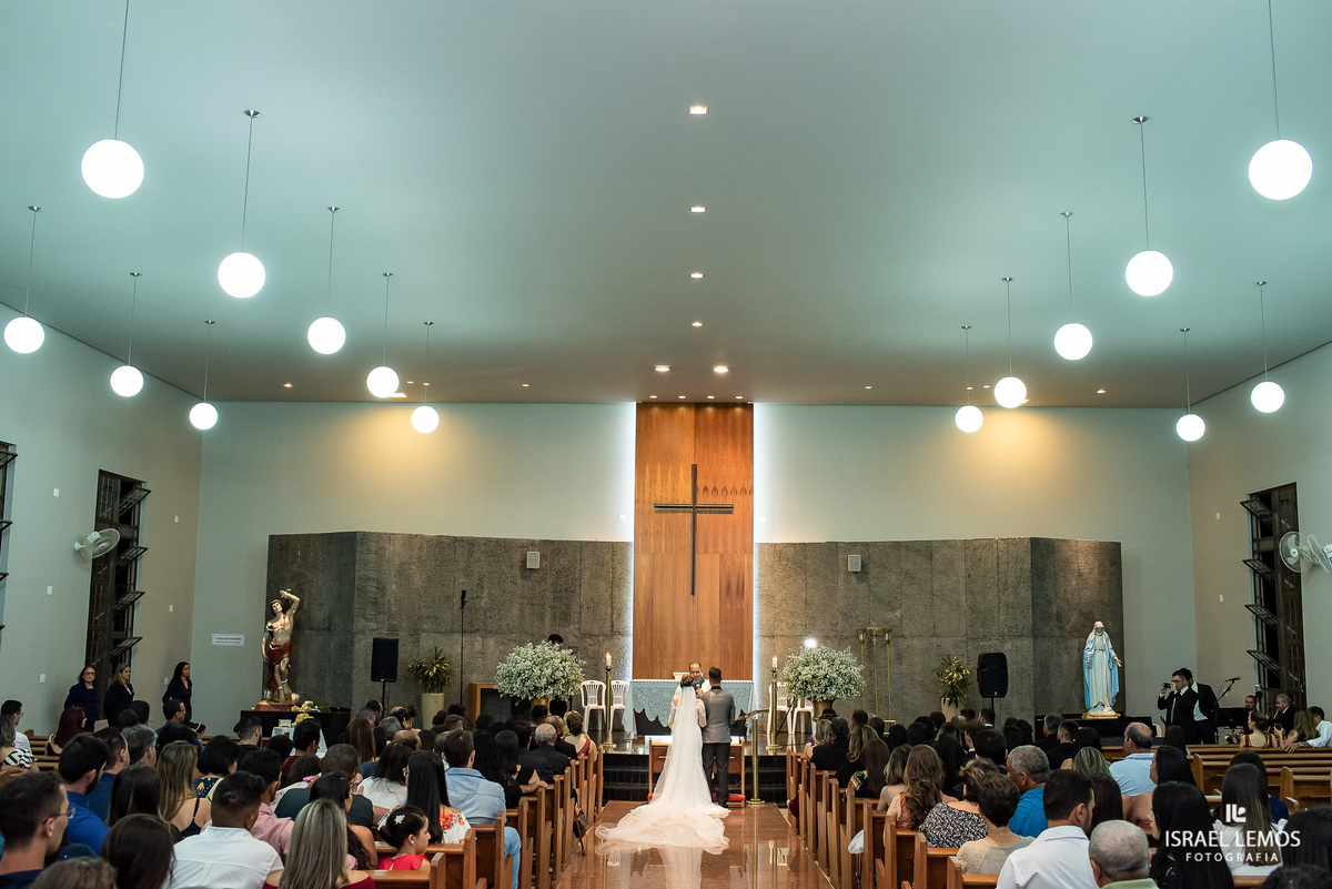 Casamento, realizado na igreja São Sebastião na cidade de Para de minas/MG, fotografia registrada pelo fotógrafo de casamento Israel Lemos.