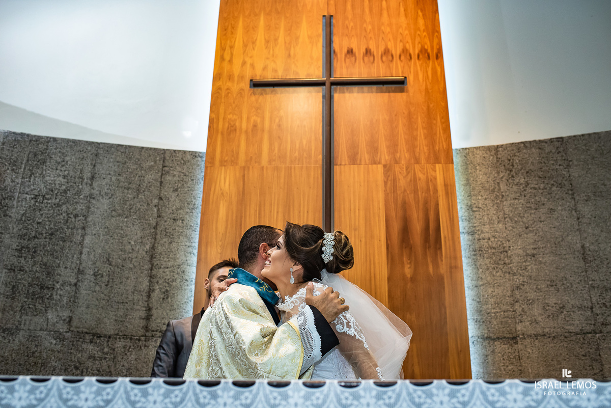 Casamento, realizado na igreja São Sebastião na cidade de Para de minas/MG, fotografia registrada pelo fotógrafo de casamento Israel Lemos.
