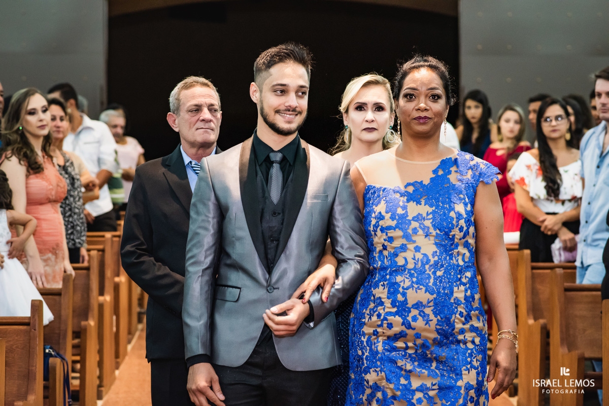 Casamento, realizado na igreja São Sebastião na cidade de Para de minas/MG, fotografia registrada pelo fotógrafo de casamento Israel Lemos.