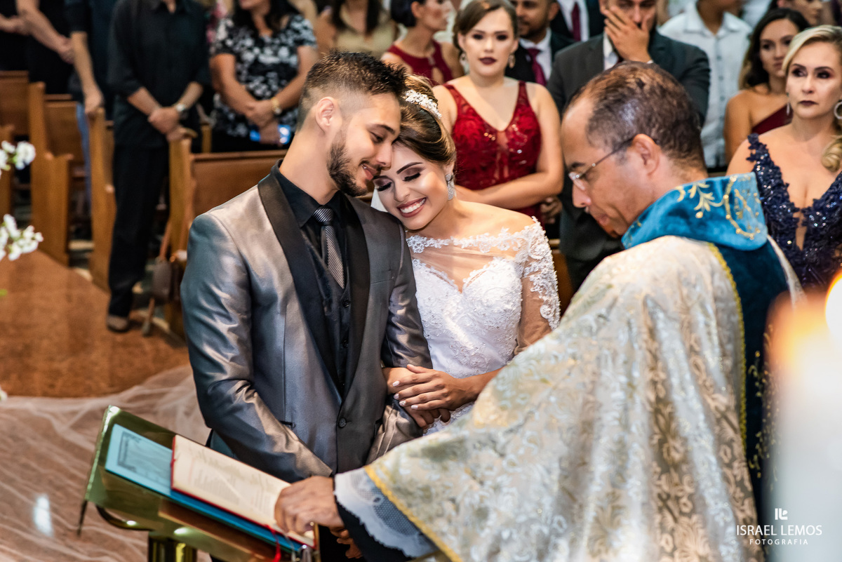 Casamento, realizado na igreja São Sebastião na cidade de Para de minas/MG, fotografia registrada pelo fotógrafo de casamento Israel Lemos.