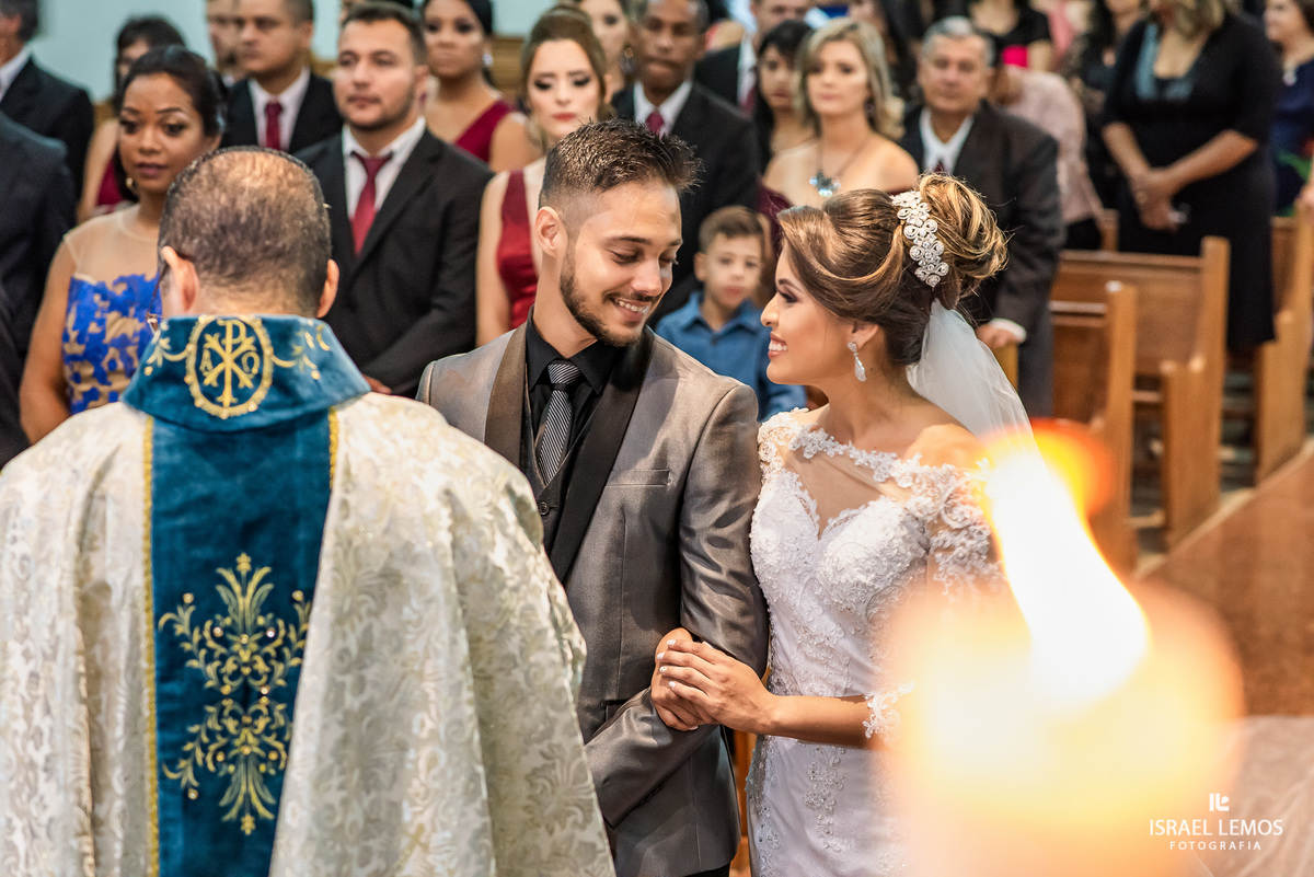 Casamento, realizado na igreja São Sebastião na cidade de Para de minas/MG, fotografia registrada pelo fotógrafo de casamento Israel Lemos.
