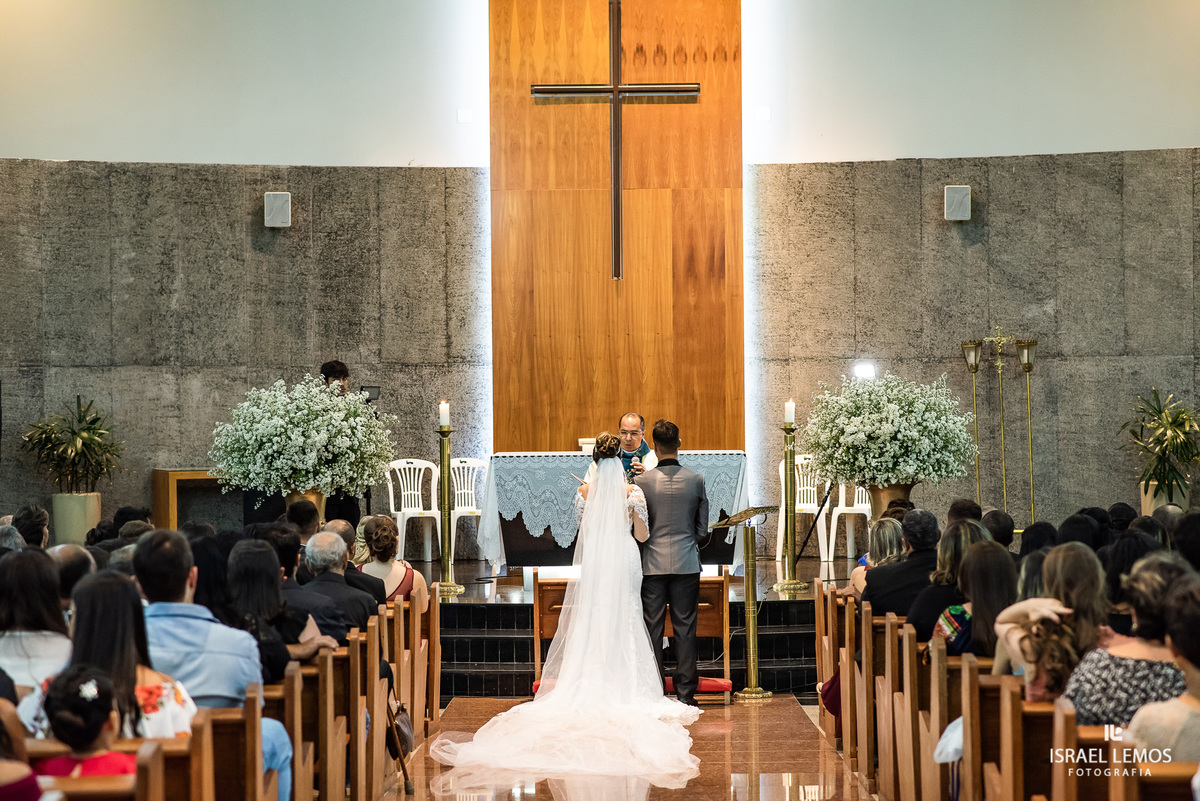 Casamento, realizado na igreja São Sebastião na cidade de Para de minas/MG, fotografia registrada pelo fotógrafo de casamento Israel Lemos.