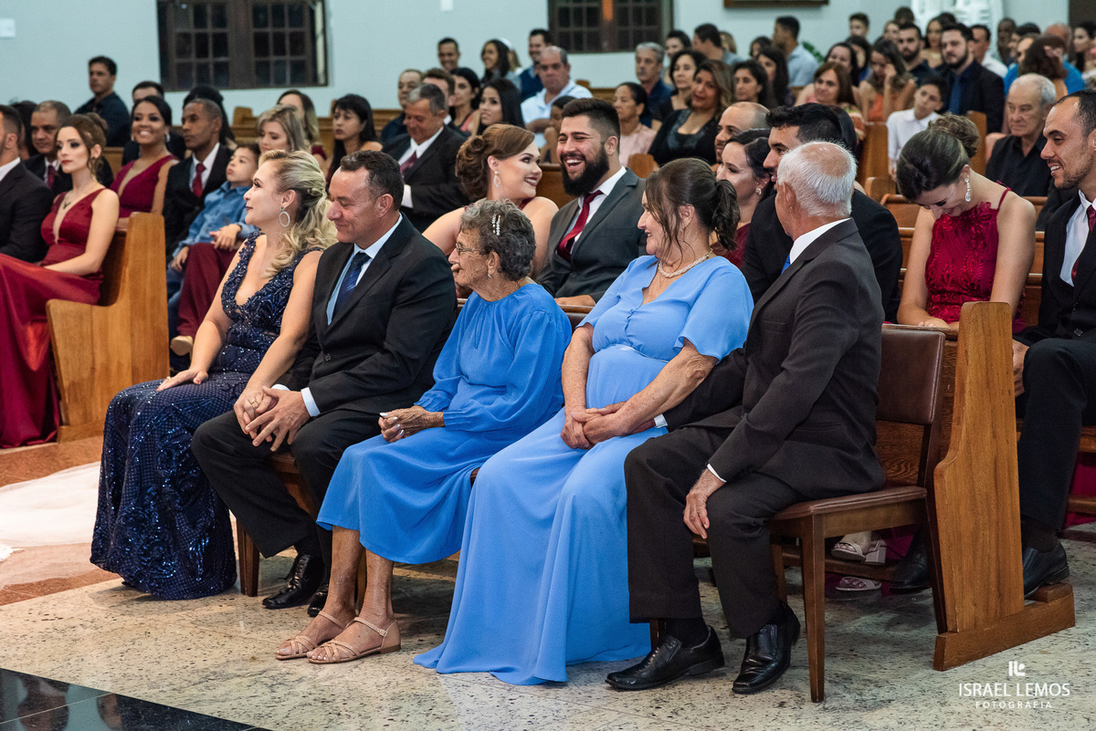 Casamento, realizado na igreja São Sebastião na cidade de Para de minas/MG, fotografia registrada pelo fotógrafo de casamento Israel Lemos.