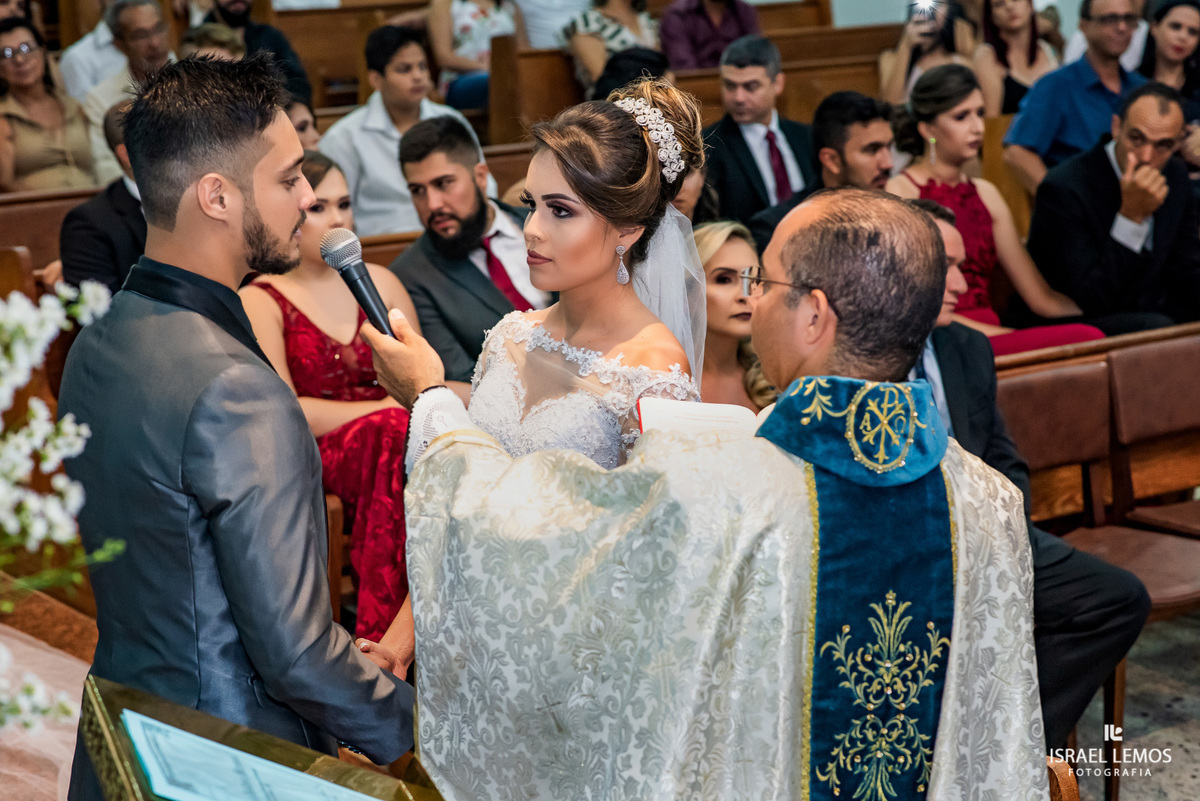 Casamento, realizado na igreja São Sebastião na cidade de Para de minas/MG, fotografia registrada pelo fotógrafo de casamento Israel Lemos.