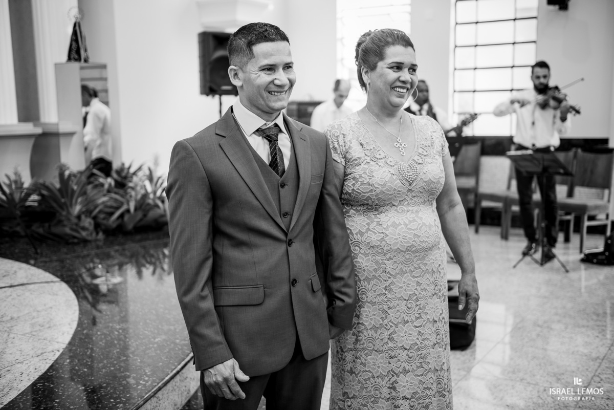 Casamento, realizado na igreja Nossa senha Auxiliadora na cidade de Para de minas/MG, fotografia registrada pelo fotógrafo de casamento Israel Lemos.