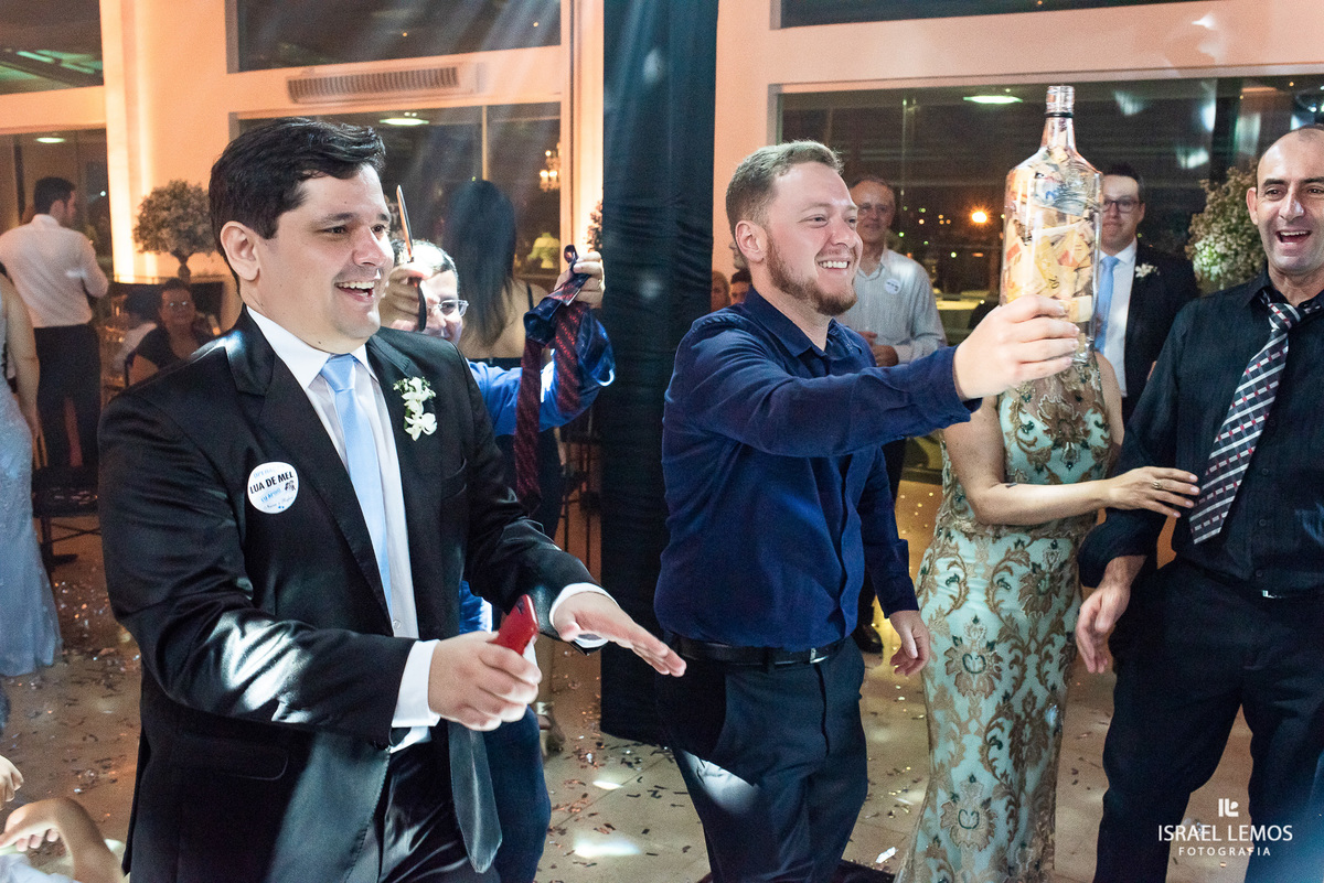 Casamento, realizado na igreja São Sebastião na cidade de Para de minas/MG, fotografia registrada pelo fotógrafo de casamento Israel Lemos.