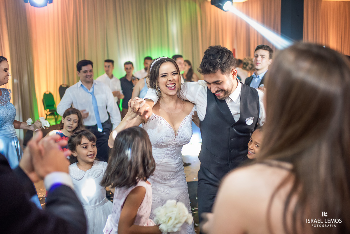 Casamento, realizado na igreja São Sebastião na cidade de Para de minas/MG, fotografia registrada pelo fotógrafo de casamento Israel Lemos.