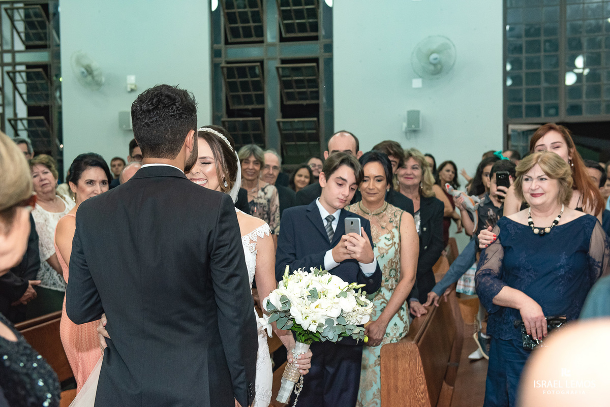 Casamento, realizado na igreja São Sebastião na cidade de Para de minas/MG, fotografia registrada pelo fotógrafo de casamento Israel Lemos.