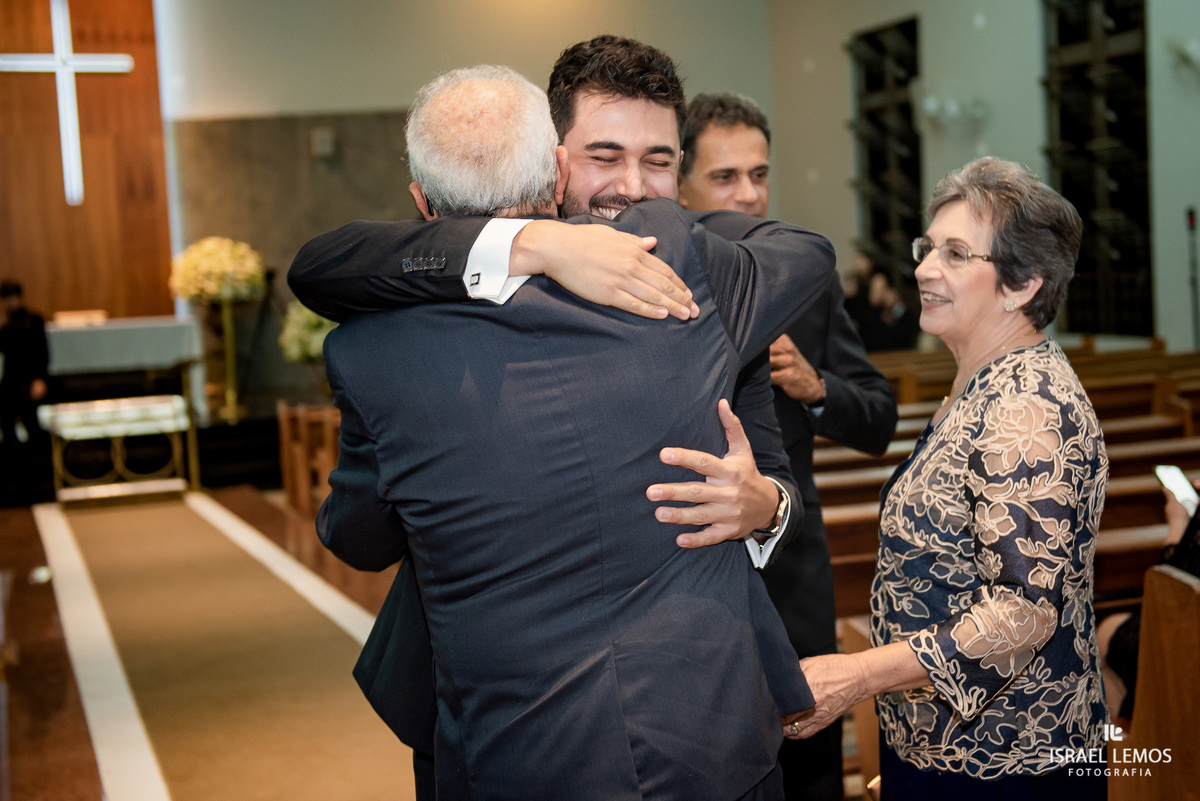 Casamento, realizado na igreja São Sebastião na cidade de Para de minas/MG, fotografia registrada pelo fotógrafo de casamento Israel Lemos.