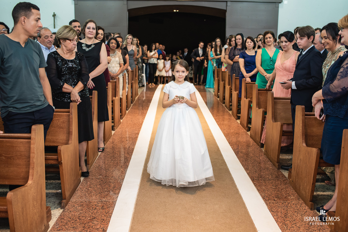 Casamento, realizado na igreja São Sebastião na cidade de Para de minas/MG, fotografia registrada pelo fotógrafo de casamento Israel Lemos.