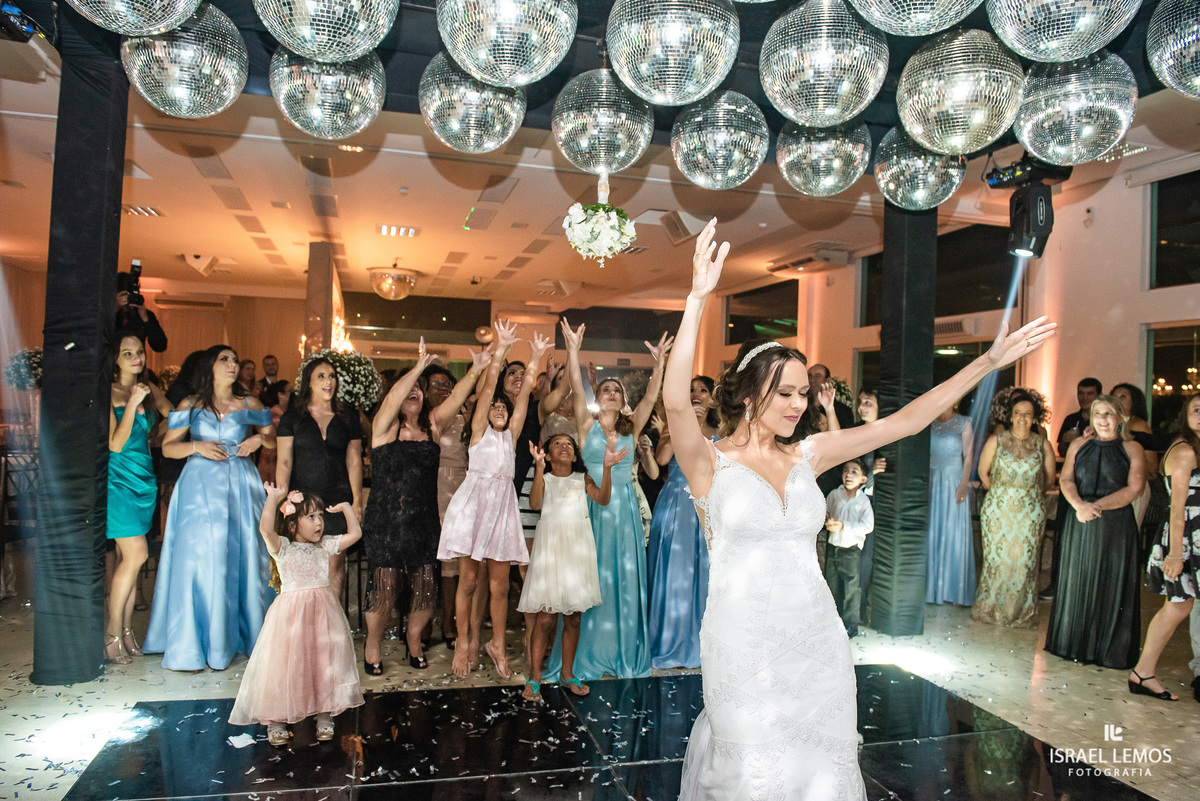 Casamento, realizado na igreja São Sebastião na cidade de Para de minas/MG, fotografia registrada pelo fotógrafo de casamento Israel Lemos.