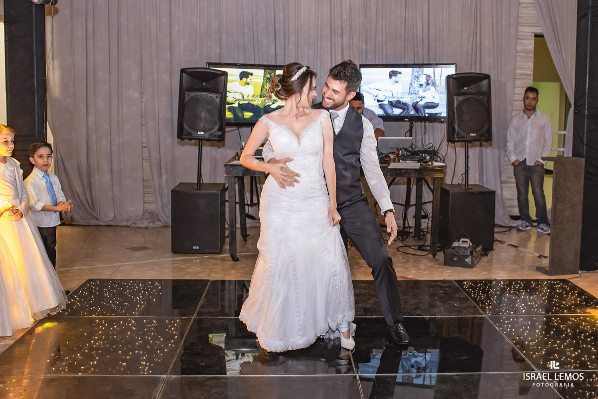 Casamento, realizado na igreja São Sebastião na cidade de Para de minas/MG, fotografia registrada pelo fotógrafo de casamento Israel Lemos.