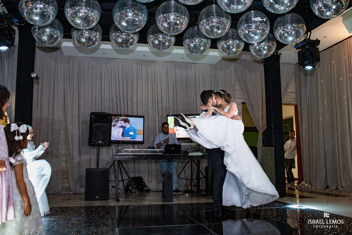 Casamento, realizado na igreja São Sebastião na cidade de Para de minas/MG, fotografia registrada pelo fotógrafo de casamento Israel Lemos.