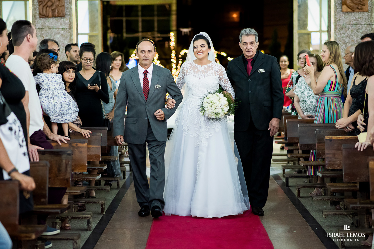 Casamento, realizado na Igreja Nossa senhora da piedade na cidade de Para de minas/MG, fotografia registrada pelo fotógrafo de casamento Israel Lemos.