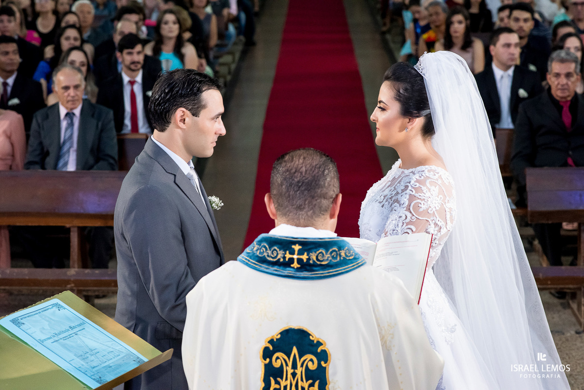 Casamento, realizado na Igreja Nossa senhora da piedade na cidade de Para de minas/MG, fotografia registrada pelo fotógrafo de casamento Israel Lemos.