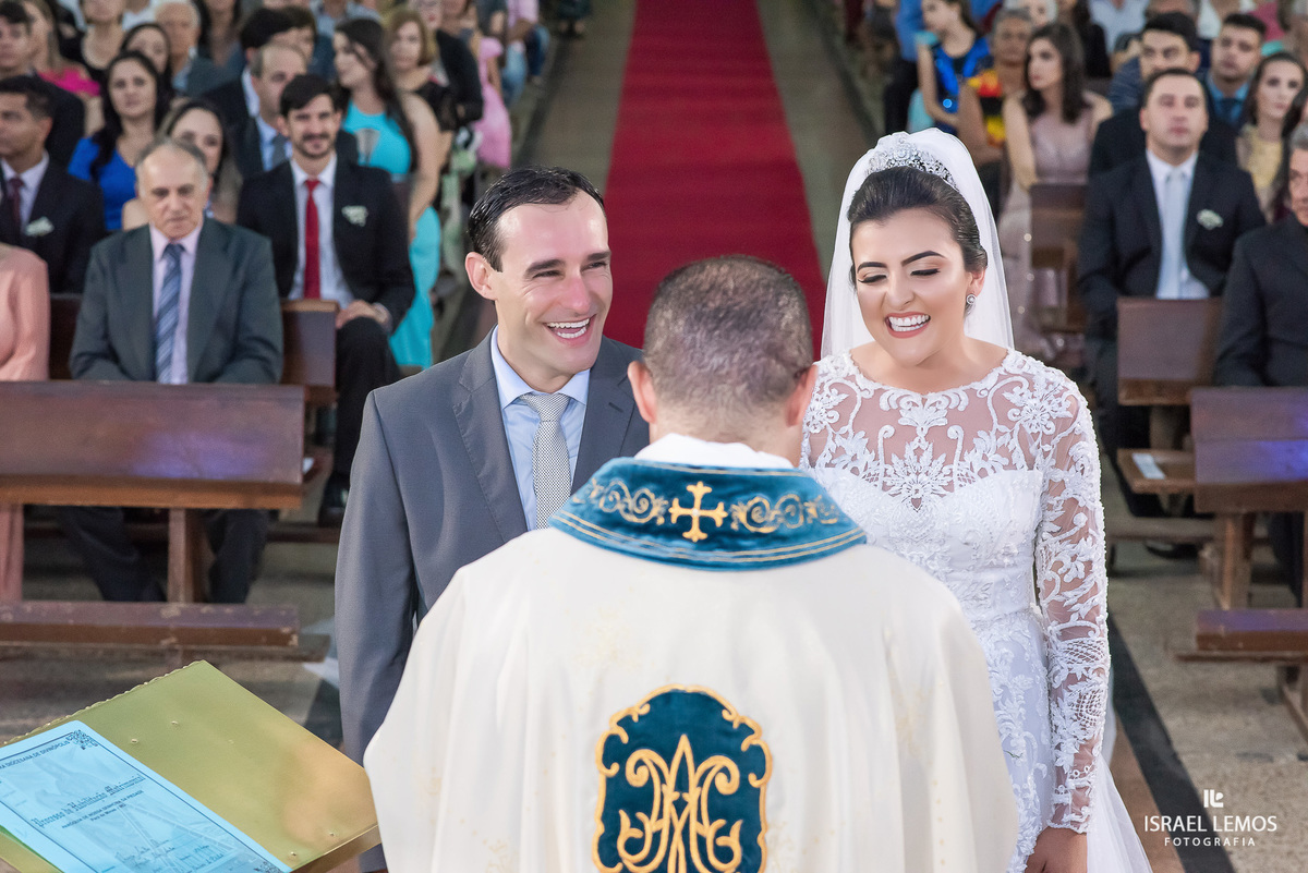 Casamento, realizado na Igreja Nossa senhora da piedade na cidade de Para de minas/MG, fotografia registrada pelo fotógrafo de casamento Israel Lemos.