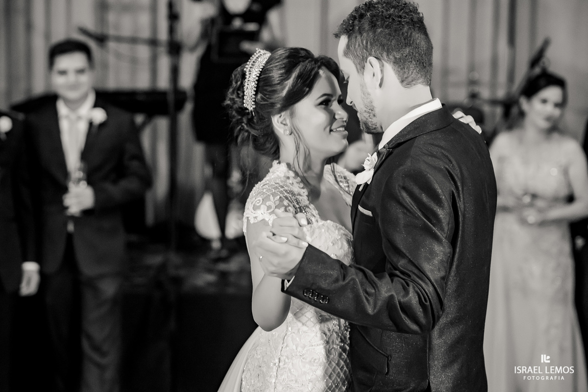 festa de casamento realizado na igreja Nossa Senhora do Pilar na cidade de Pitangui MG, na setima vila do ouro fotografia registrada pelo fotógrafo de casamento Israel Lemos.