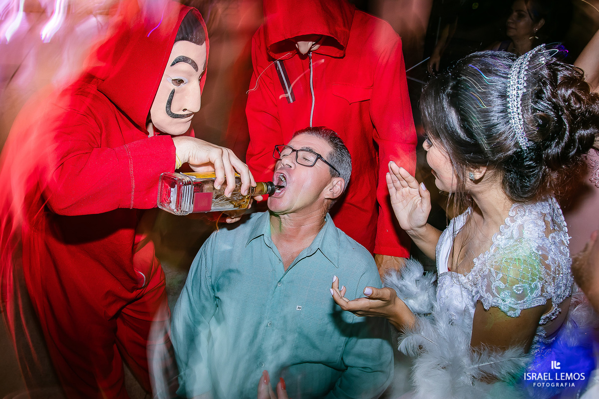 festa de casamento realizado na igreja Nossa Senhora do Pilar na cidade de Pitangui MG, na setima vila do ouro fotografia registrada pelo fotógrafo de casamento Israel Lemos.