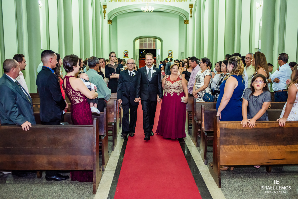 Casamento, realizado na igreja Nossa Senhora do Pilar na cidade de Pitangui MG, na setima vila do ouro fotografia registrada pelo fotógrafo de casamento Israel Lemos.