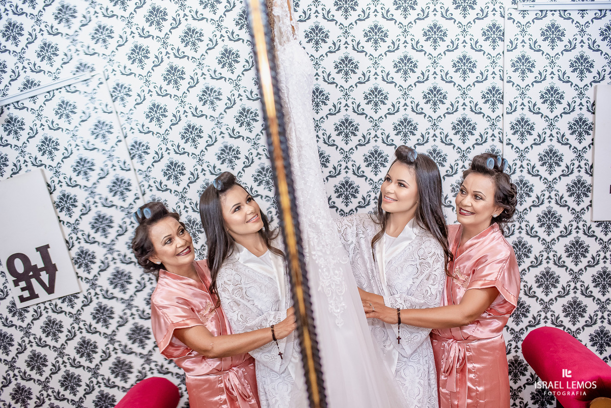 Make da noiva realizado  no salao da Betania diniz na cidade de Pitangui MG, na setima vila do ouro fotografia registrada pelo fotógrafo de casamento Israel Lemos.