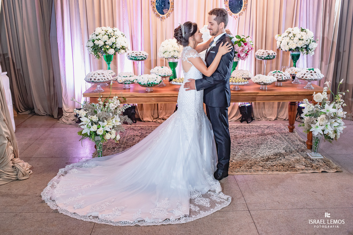 Casamento, realizado na igreja Nossa Senhora do Pilar na cidade de Pitangui MG, na setima vila do ouro fotografia registrada pelo fotógrafo de casamento Israel Lemos.