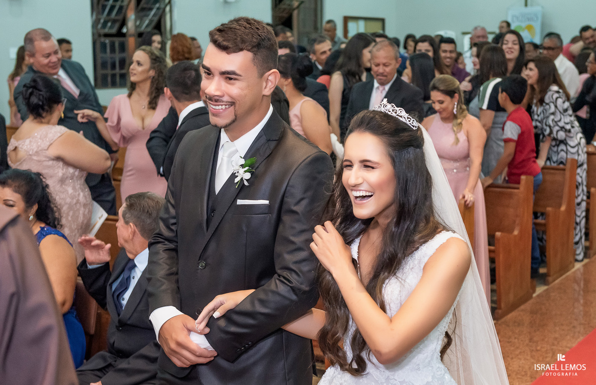 Casamento do Wesley e Leticia, realizado na Igreja São Sebastiao na cidade de Para de minas/MG, fotografia registrada pelo fotógrafo de casamento Israel Lemos.
