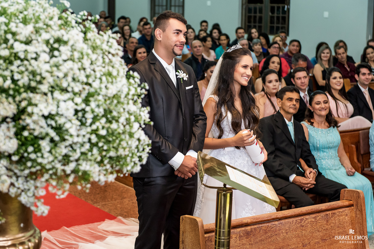 Casamento do Wesley e Leticia, realizado na Igreja São Sebastiao na cidade de Para de minas/MG, fotografia registrada pelo fotógrafo de casamento Israel Lemos.