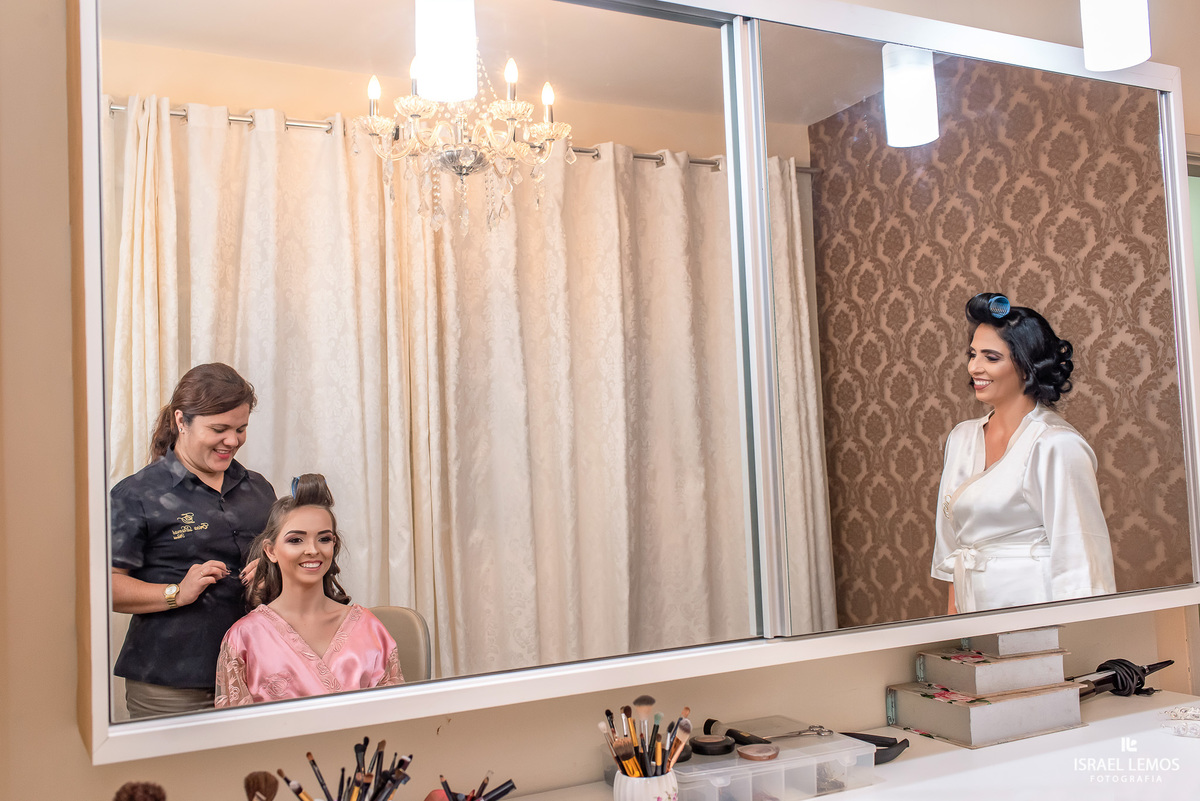 Making of dos noivos de Milena e Julio, realizado no espaco de maquiagem Erica damas em Para de Minas/MG, fotografia registrada pelo fotógrafo de casamento Israel Lemos.
