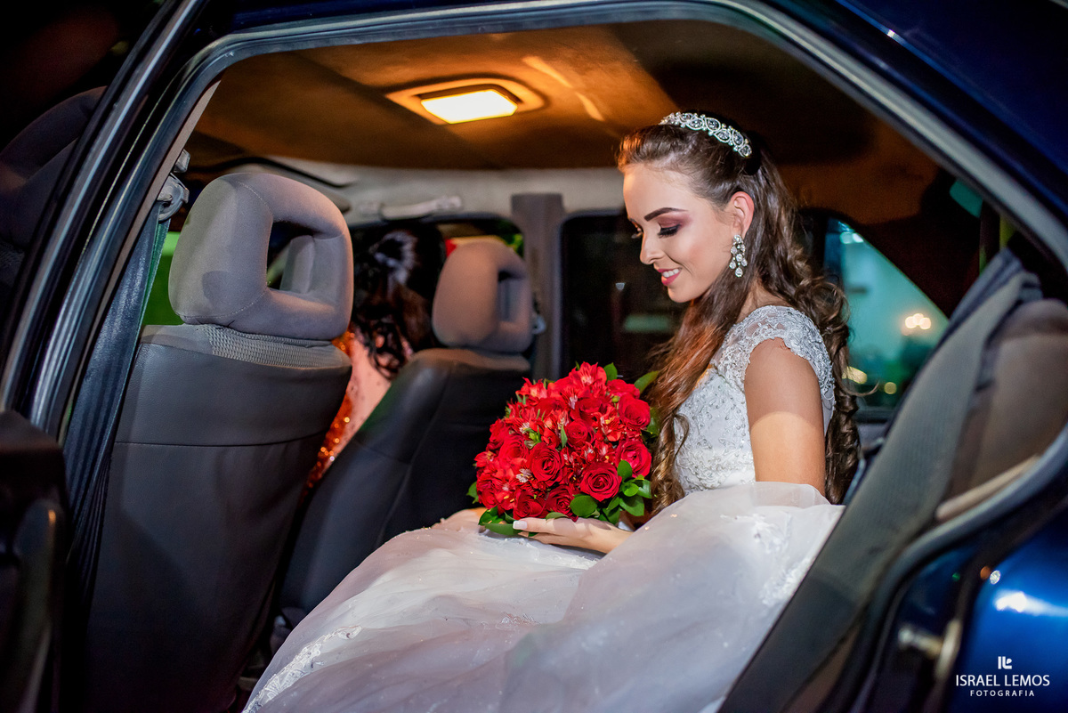 Casamento de Milena e Julio, realizado na Igreja Santo antonio na cidade de Igaratinga/MG, fotografia registrada pelo fotógrafo de casamento Israel Lemos.