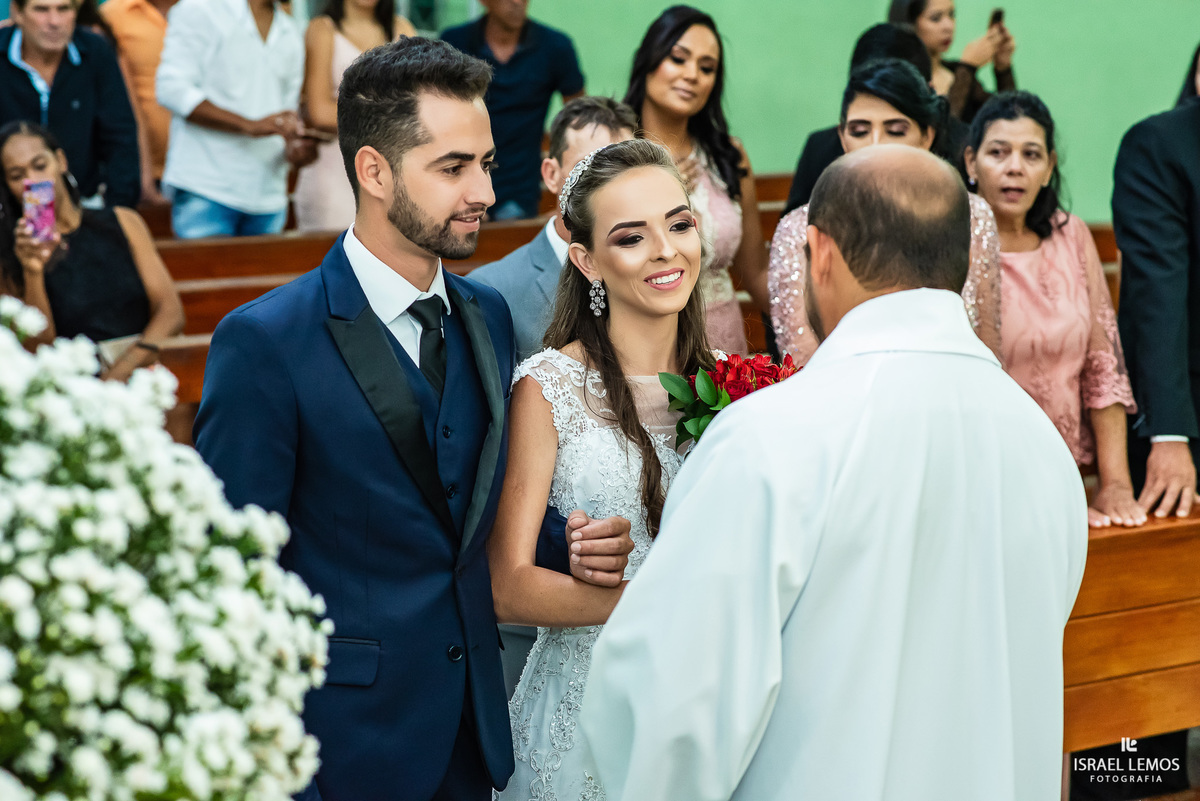 Casamento de Milena e Julio, realizado na Igreja Santo antonio na cidade de Igaratinga/MG, fotografia registrada pelo fotógrafo de casamento Israel Lemos.