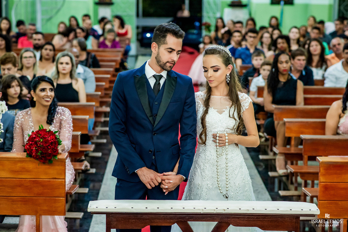 Casamento de Milena e Julio, realizado na Igreja Santo antonio na cidade de Igaratinga/MG, fotografia registrada pelo fotógrafo de casamento Israel Lemos.