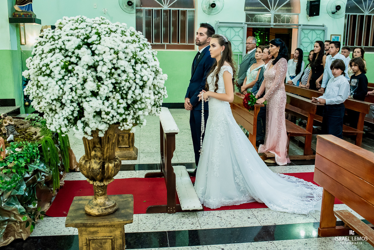 Casamento de Milena e Julio, realizado na Igreja Santo antonio na cidade de Igaratinga/MG, fotografia registrada pelo fotógrafo de casamento Israel Lemos.