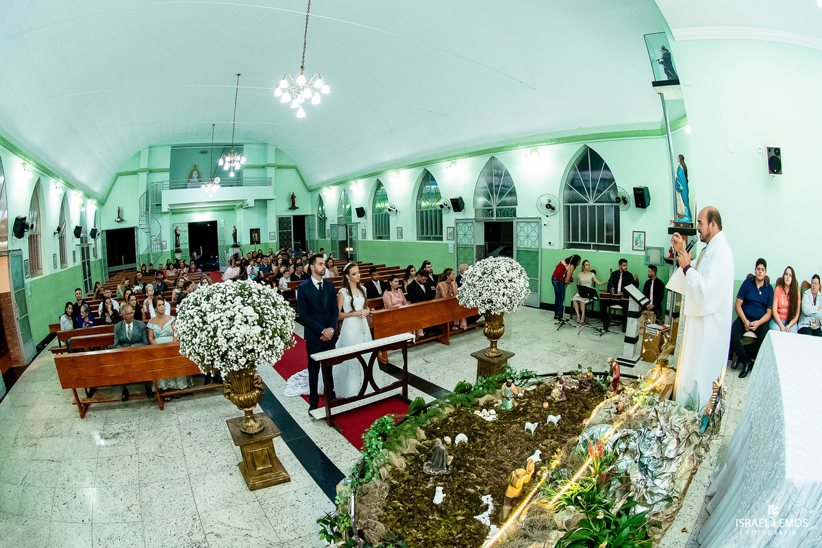 Casamento de Milena e Julio, realizado na Igreja Santo antonio na cidade de Igaratinga/MG, fotografia registrada pelo fotógrafo de casamento Israel Lemos.