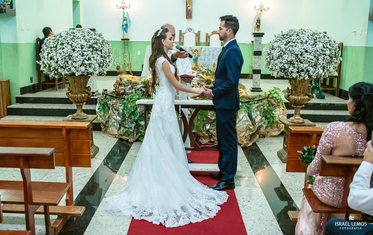 Casamento de Milena e Julio, realizado na Igreja Santo antonio na cidade de Igaratinga/MG, fotografia registrada pelo fotógrafo de casamento Israel Lemos.