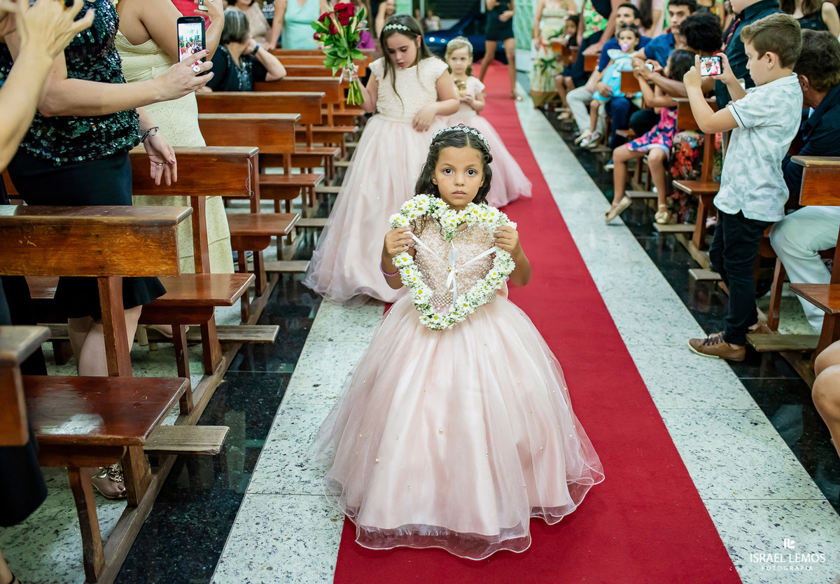 Casamento de Milena e Julio, realizado na Igreja Santo antonio na cidade de Igaratinga/MG, fotografia registrada pelo fotógrafo de casamento Israel Lemos.
