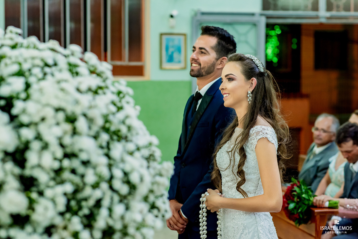 Casamento de Milena e Julio, realizado na Igreja Santo antonio na cidade de Igaratinga/MG, fotografia registrada pelo fotógrafo de casamento Israel Lemos.