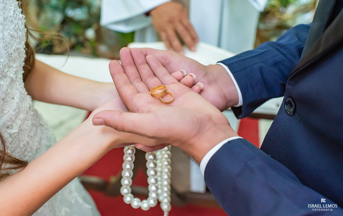 Casamento de Milena e Julio, realizado na Igreja Santo antonio na cidade de Igaratinga/MG, fotografia registrada pelo fotógrafo de casamento Israel Lemos.