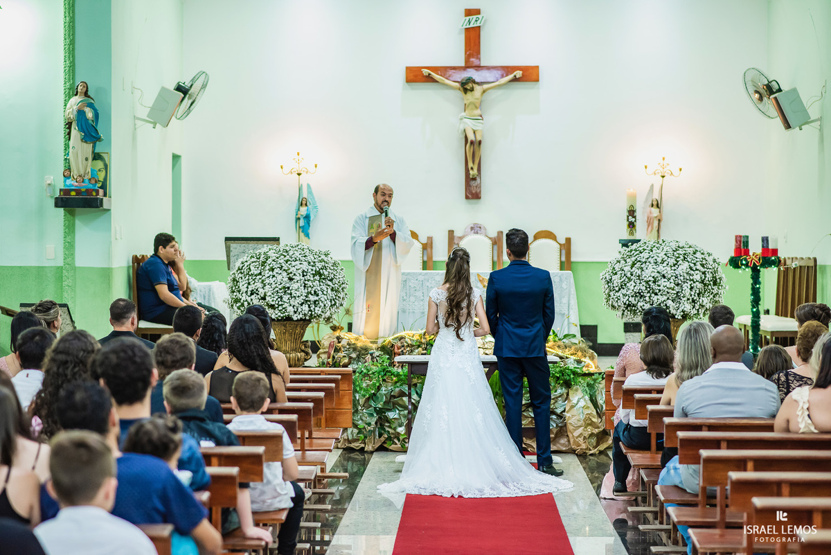 Casamento de Milena e Julio, realizado na Igreja Santo antonio na cidade de Igaratinga/MG, fotografia registrada pelo fotógrafo de casamento Israel Lemos.