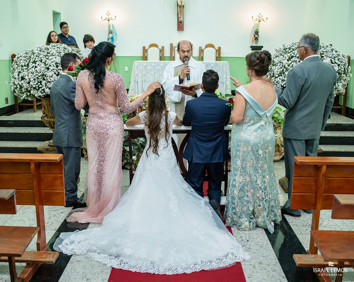 Casamento de Milena e Julio, realizado na Igreja Santo antonio na cidade de Igaratinga/MG, fotografia registrada pelo fotógrafo de casamento Israel Lemos.
