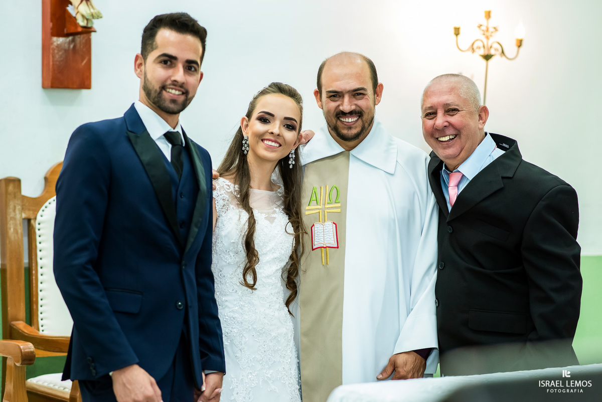 Casamento de Milena e Julio, realizado na Igreja Santo antonio na cidade de Igaratinga/MG, fotografia registrada pelo fotógrafo de casamento Israel Lemos.
