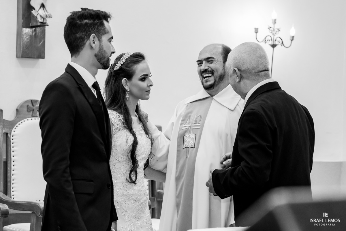 Casamento de Milena e Julio, realizado na Igreja Santo antonio na cidade de Igaratinga/MG, fotografia registrada pelo fotógrafo de casamento Israel Lemos.