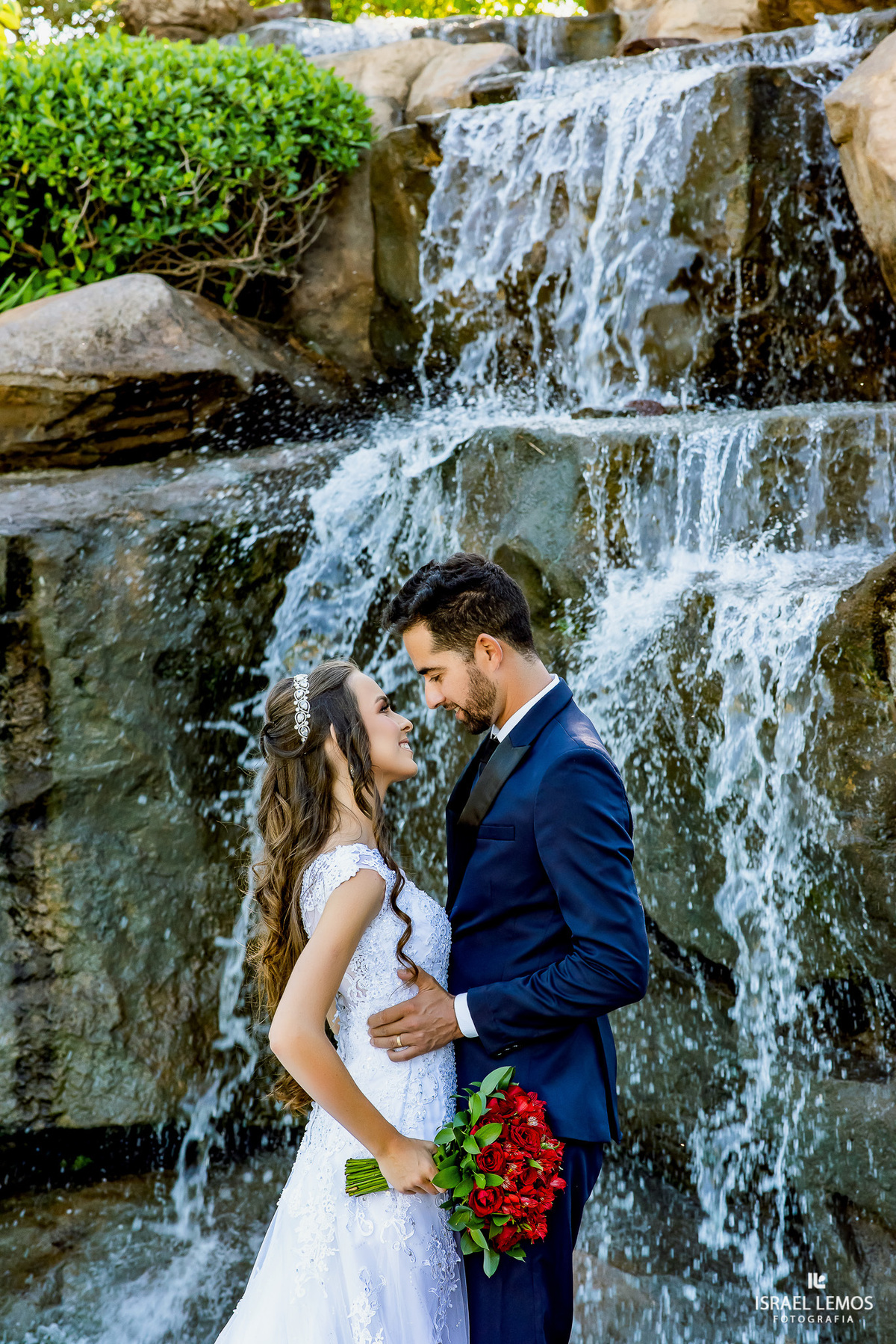 Casamento de Milena e Julio, realizado na Igreja Santo antonio na cidade de Igaratinga/MG, fotografia registrada pelo fotógrafo de casamento Israel Lemos.