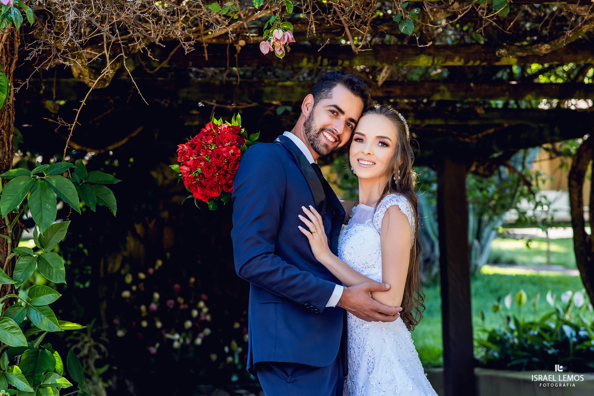 Casamento de Milena e Julio, realizado na Igreja Santo antonio na cidade de Igaratinga/MG, fotografia registrada pelo fotógrafo de casamento Israel Lemos.