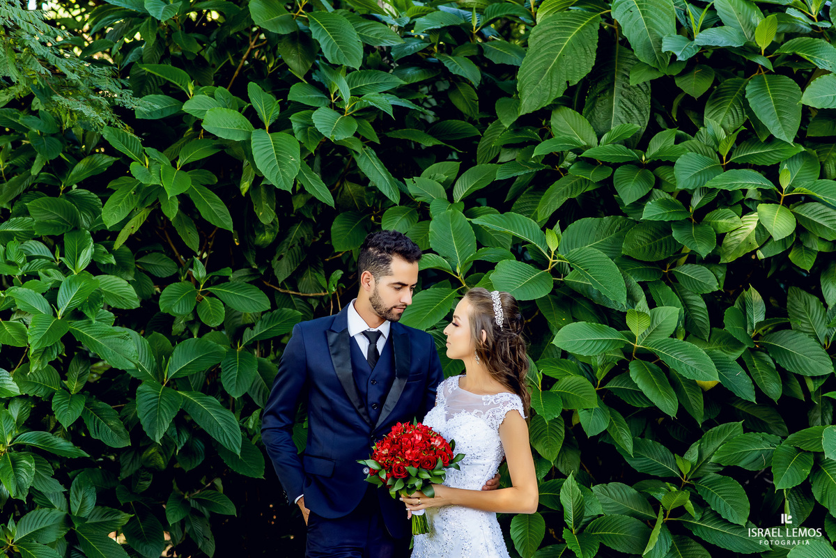 Casamento de Milena e Julio, realizado na Igreja Santo antonio na cidade de Igaratinga/MG, fotografia registrada pelo fotógrafo de casamento Israel Lemos.Casamento de Milena e Julio, realizado na Igreja Santo antonio na cidade de Igaratinga/MG, fotografia